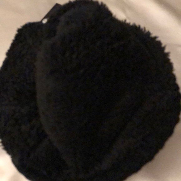 Karl Lagerfeld Paris Black Ribbed Beanie Choupette Patch Faux Fur Pom Pom OS NWT - Picture 12 of 16